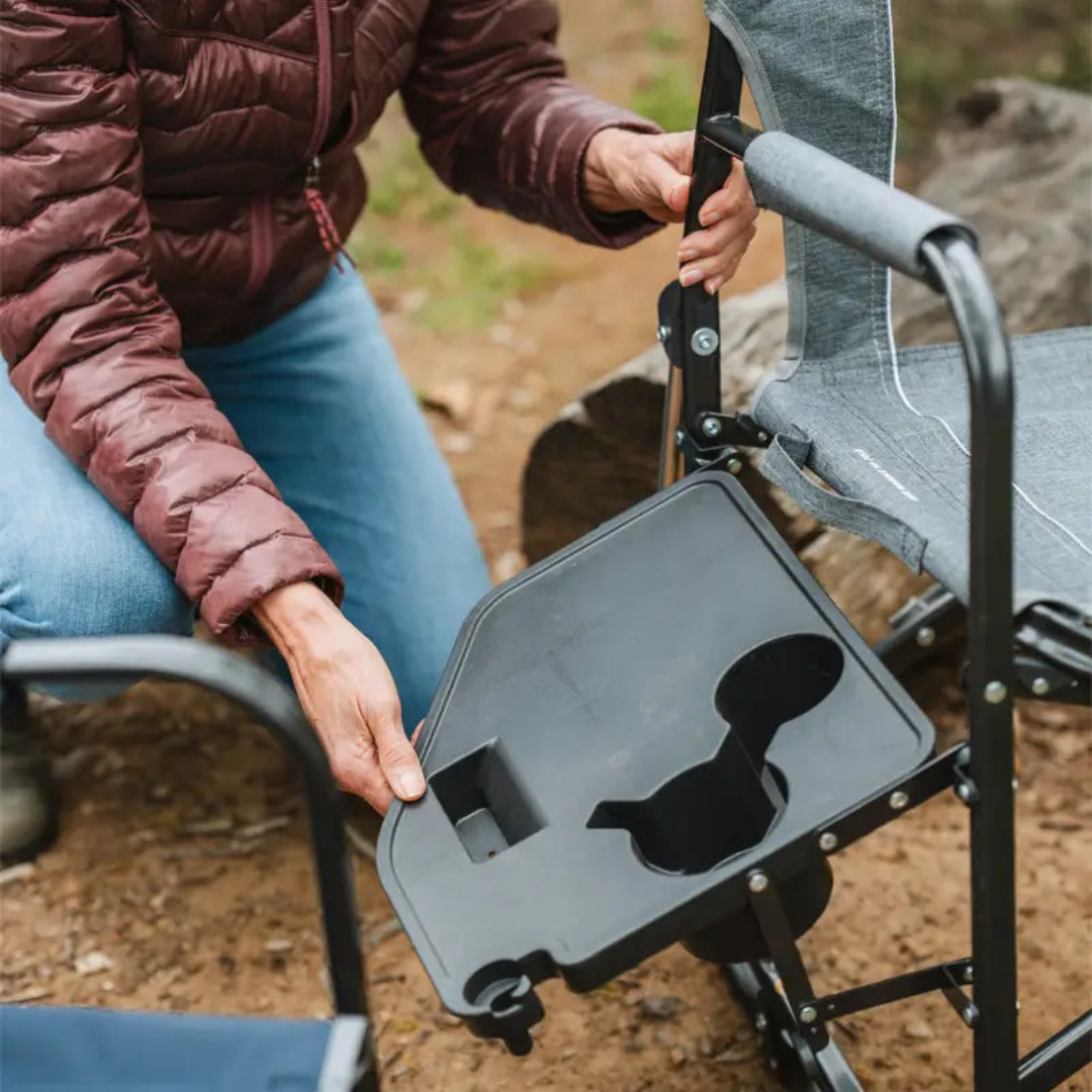 GCI OUTDOOR SILLA FREESTYLE ROCKER™ CON MESA AUXILIAR PLOMO