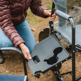 GCI OUTDOOR SILLA FREESTYLE ROCKER™ CON MESA AUXILIAR PLOMO